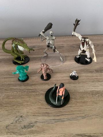 Lot de 6 Figurines Dungeons & Dragons  et 1 Pathfinder 