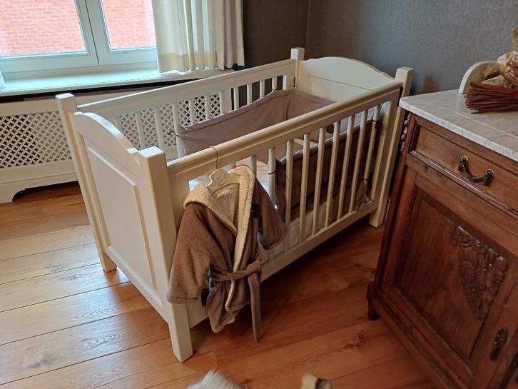 Mooi kinderbedje met Quax bekleding (reeks egeltje), Kinderen en Baby's, Kinderkamer | Bedden, Gebruikt, Matras, Ophalen