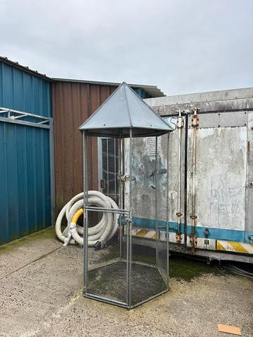 Vogelkooi voor binnen of buiten beschikbaar voor biedingen