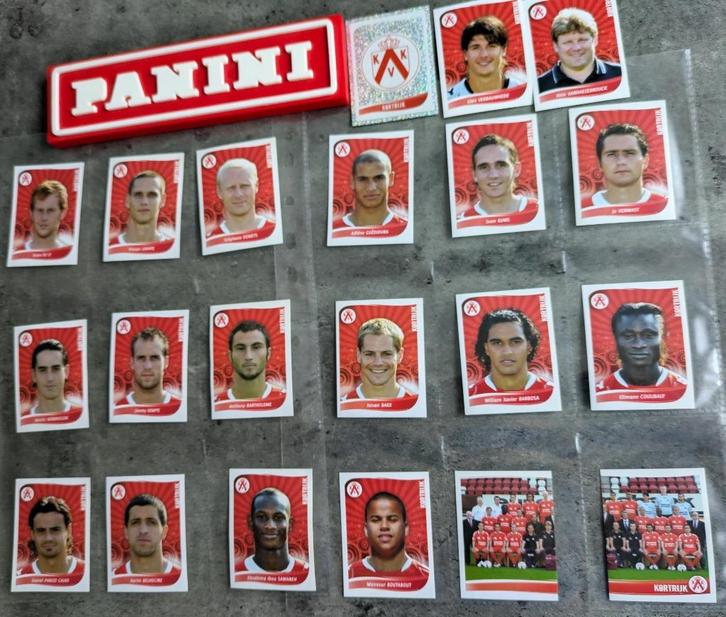 Panini football 2009 KVK KORTRIJK  21 voetbal stickers 2009, Hobby en Vrije tijd, Stickers en Plaatjes, Nieuw, Verzenden