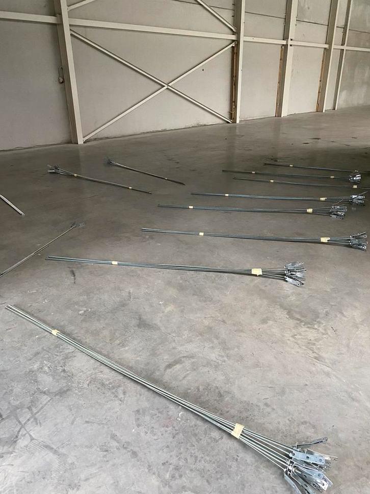 Draadstangen M8 x 2m met ophanging + verbindingsmoeren, Doe-het-zelf en Bouw, Overige Doe-Het-Zelf en Bouw, Zo goed als nieuw