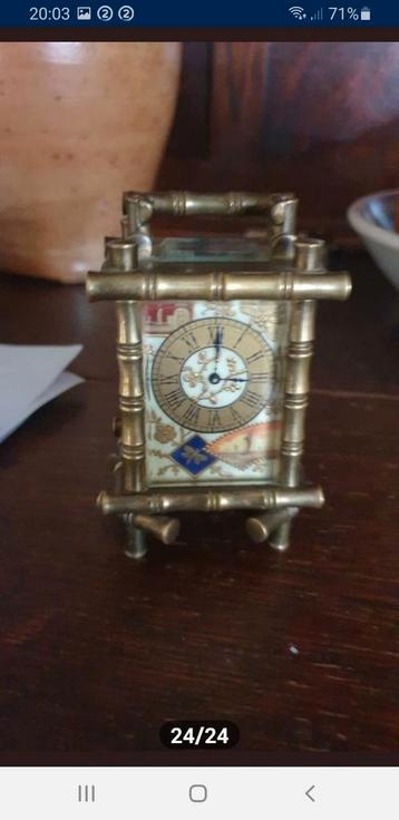 Gezocht aparte klokken ,reiswekkers en inboedels met klokken beschikbaar voor biedingen