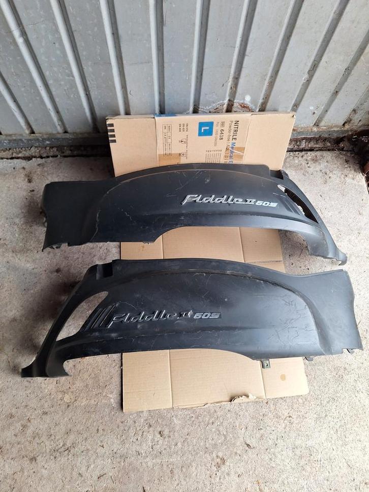 Capots latéraux Sym Fiddle 2 gauche et droite, Vélos & Vélomoteurs, Pièces de cyclomoteur | Général, Enlèvement ou Envoi