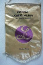2 verschillende vlagjes 1 Lioness Istanbul 1 Lioness Turkey, Verzenden, Gebruikt