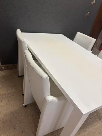 Hoogglans eettafel met 4 stoelen, Enlèvement, Comme neuf