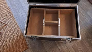 Flightcase w/ inlay tray beschikbaar voor biedingen
