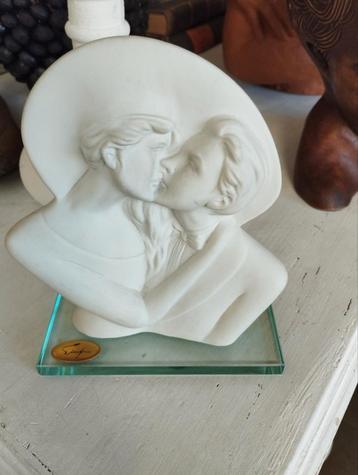 Statue en biscuit sur socle en verre, Enlèvement ou Envoi