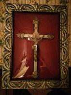 kruisbeeld achter bol glas, Antiek en Kunst, Antiek | Religieuze voorwerpen, Ophalen