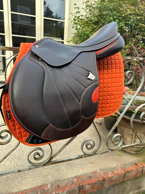 Bates victrix 17’, Dieren en Toebehoren, Paarden en Pony's | Zadels, Zo goed als nieuw, Springen, Ophalen of Verzenden