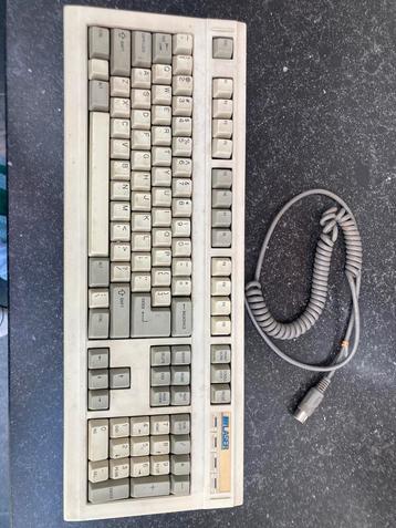 DIN retro toetsenbord van het merk Laser beschikbaar voor biedingen