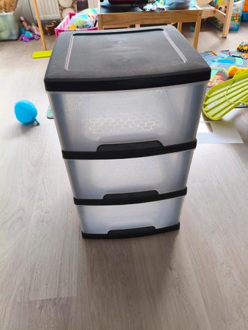 Bureau kastje  beschikbaar voor biedingen