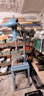 Foreuse sur pied en parfait état de fonctionnement., Enlèvement