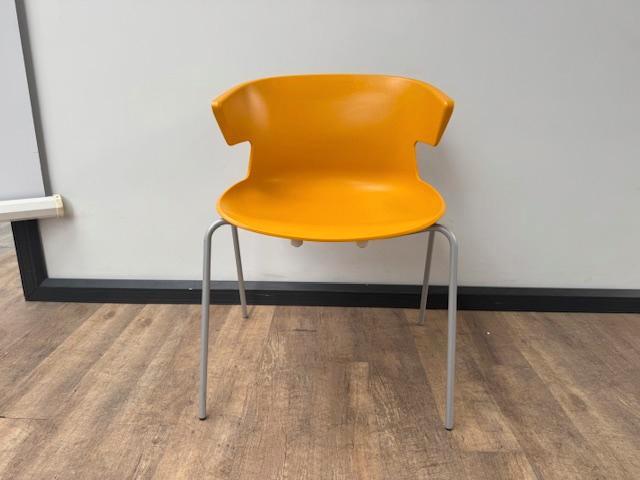 Offisit Cove stapelstoel designed by Dorigo geel, Dieren en Toebehoren, Krabmeubelen, Ophalen of Verzenden