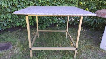 Tuintafel met marmeren blad beschikbaar voor biedingen