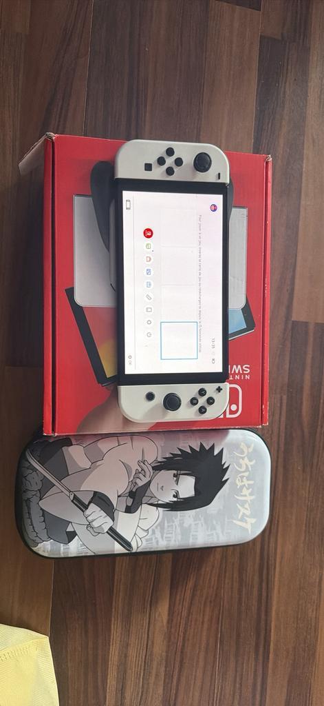 Nintendo Switch Oled et pochette Sasuke, Games en Spelcomputers, Spelcomputers | Nintendo Switch, Zo goed als nieuw, Switch OLED