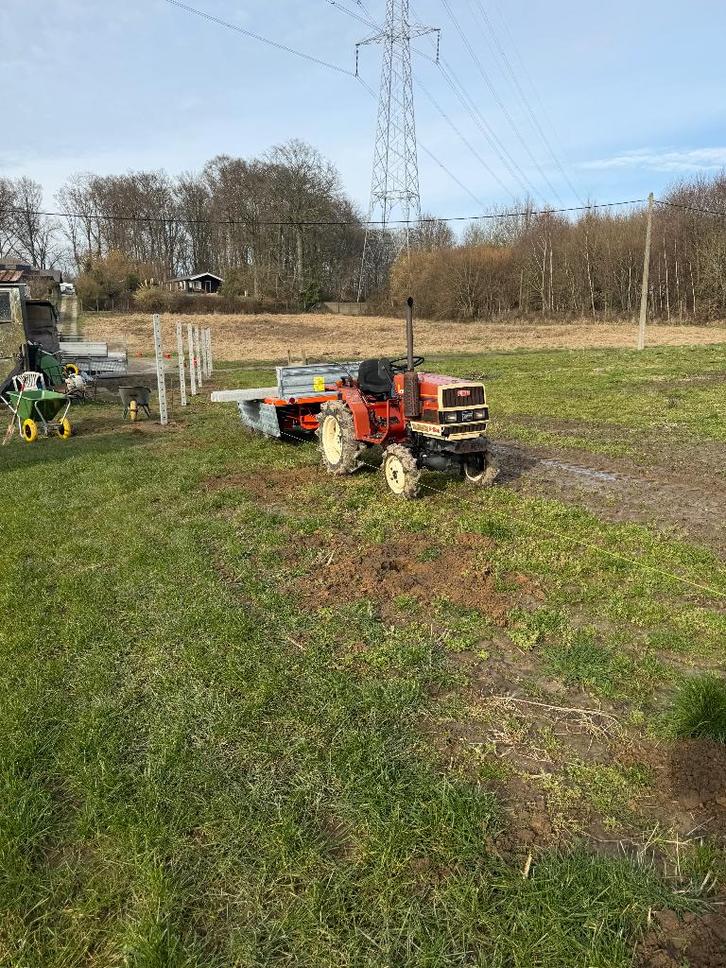 Tuinenleuckx minitractor werktuigen kraan & chauffeur tehuur, Zakelijke goederen, Machines en Bouw | Kranen en Graafmachines, Kraan