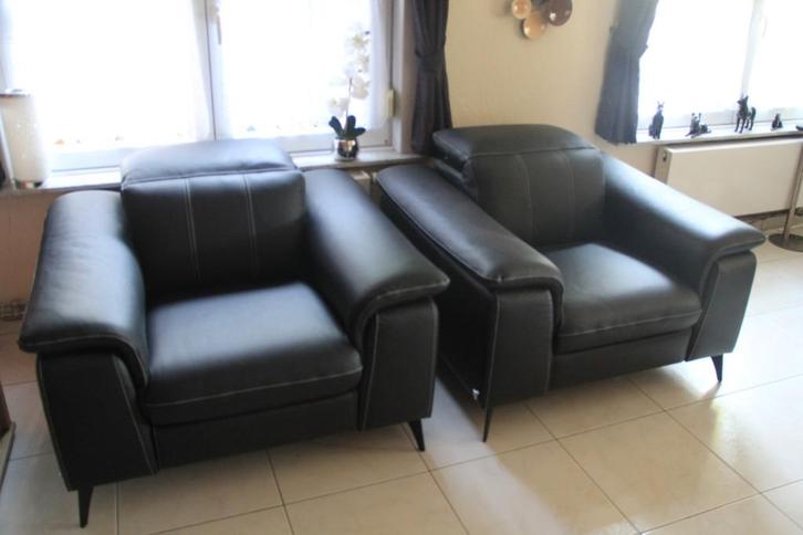Nieuwe zwarte leren fauteuil van het Italiaanse merk Calia, Huis en Inrichting, Fauteuils, Nieuw, Leer, 100 tot 125 cm, 100 tot 125 cm