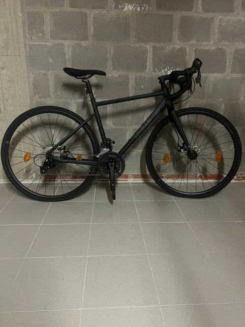 RACEFIETS VOOR RECREATIEF GEBRUIK RC500 MICROSHIFT 9V GRIJS, Fietsen en Brommers, Fietsen | Heren | Sportfietsen en Toerfietsen