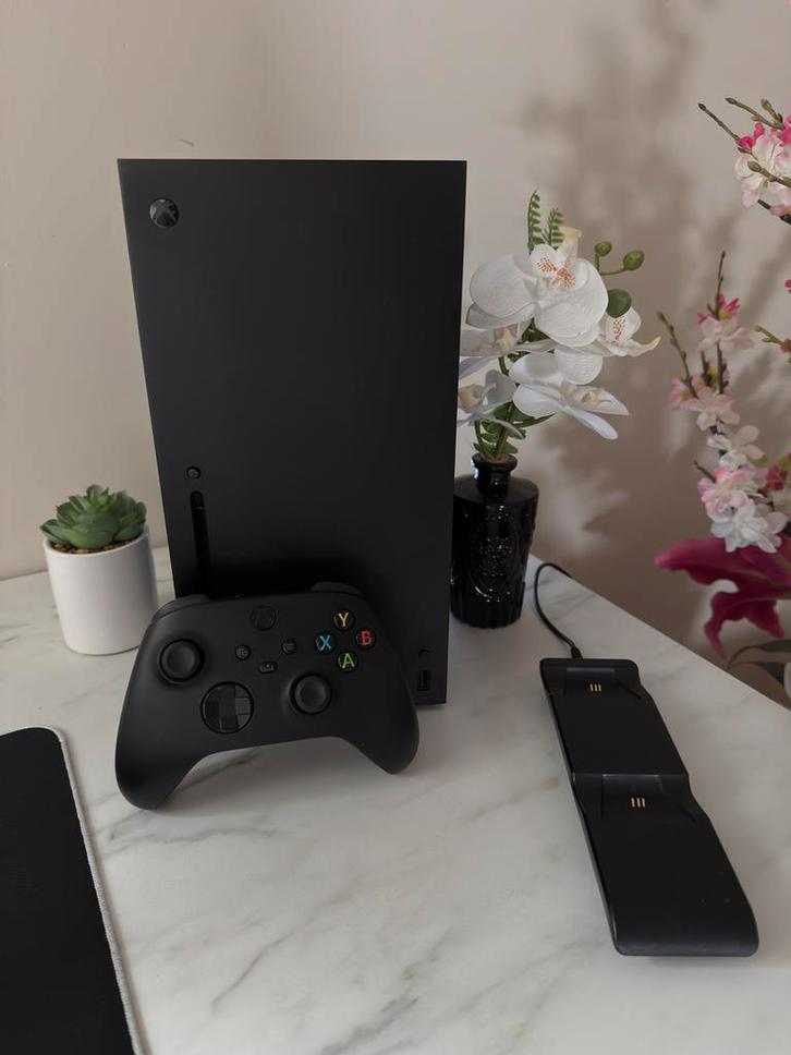 Xbox Series X 1TB + Controller + Oplaadstation – In topstaat, Games en Spelcomputers, Spelcomputers | Xbox Series X en S, Zo goed als nieuw