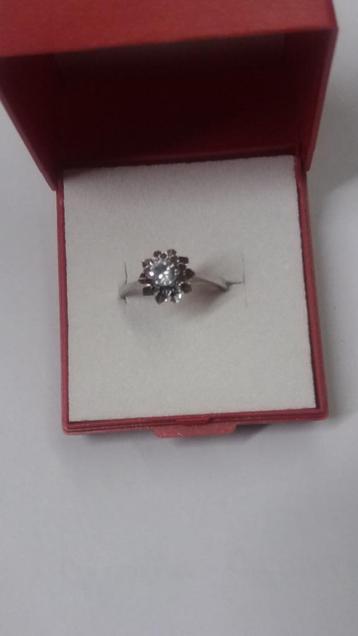 Bague : Solitaire or blanc 18 ct, Neuf, Enlèvement ou Envoi, Or, Femme