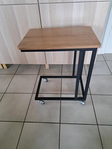 -=WaW=- Bijzettafel op wieletjes ! beschikbaar voor biedingen