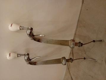Complete en onberispelijke vintage bierpompen
Mobiele telefo beschikbaar voor biedingen