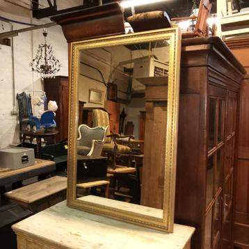 Grote oude spiegel met gouden kader L 93cm B 63cm