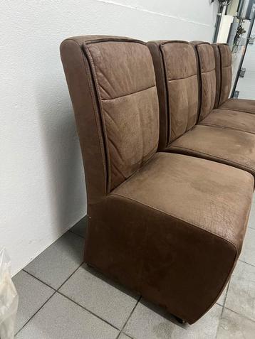 Eetkamerstoelen op wieltjes beschikbaar voor biedingen