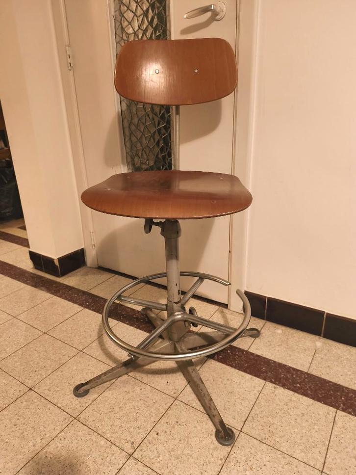 Vintage workshop kinderstoel, Huis en Inrichting, Bureaustoelen, Gebruikt, Bureaustoel, Ergonomisch, Ophalen