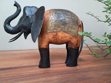 Decoratieve grote olifant (zie foto's) beschikbaar voor biedingen