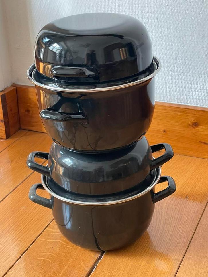 2 mosselpotten, Huis en Inrichting, Keuken | Potten en Pannen, Zo goed als nieuw, Ophalen