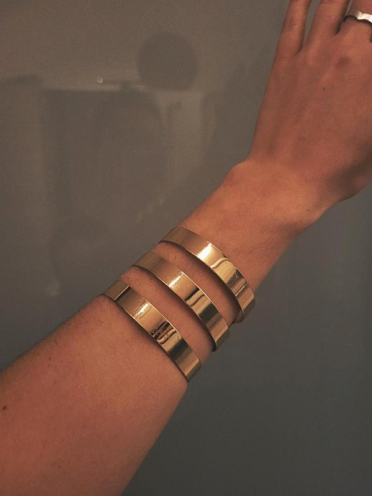 Set van brede armbanden, Handtassen en Accessoires, Armbanden, Gebruikt, Staal, Goud, Ophalen of Verzenden