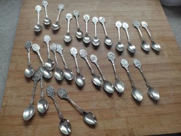  Oude souvenircollectie met 25 lepels beschikbaar voor biedingen