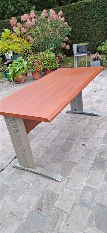 Bureau beschikbaar voor biedingen