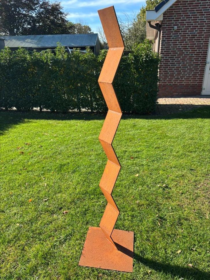 De Zigzag - Tuinbeeld - Roestig kunstwerk, Tuin en Terras, Tuinbeelden, Nieuw, Abstract beeld, Metaal, Ophalen of Verzenden