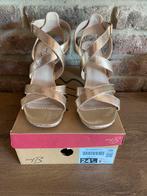 Sandales à talons dorées - 39 - 19€, Kleding | Dames, Schoenen, Ophalen of Verzenden, Zo goed als nieuw, Schoenen met hoge hakken