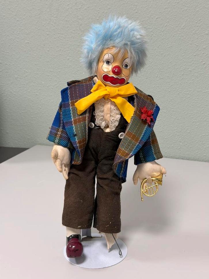 Poupée clown vintage en porcelaine clown 45 cm avec support, Collections, Poupées, Utilisé, Poupée, Enlèvement ou Envoi