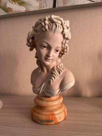 Vintage french portrait sculpture of young women beschikbaar voor biedingen