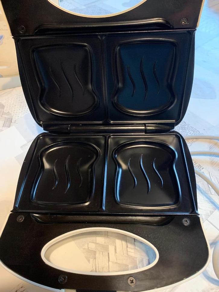 Appareil à corque-monsieur PHILIPS   HD 2401  700 W, Elektronische apparatuur, Contactgrills, Zo goed als nieuw, Ophalen of Verzenden