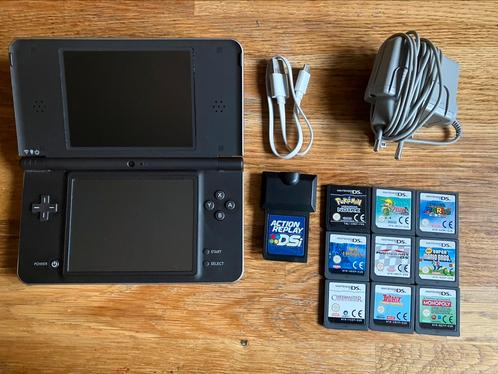Nintendo DSI XL avec jeux et Action Replay, Consoles de jeu & Jeux vidéo, Consoles de jeu | Nintendo DS, Utilisé, Dsi, Avec jeux
