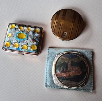 Vintages poederdozen beschikbaar voor biedingen