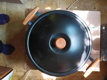 Smeedijzeren wok. 2 houten handvaten. 36 CM doorsnede  beschikbaar voor biedingen
