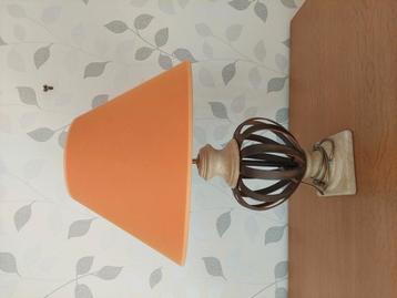 Lampe en fer forgé et en pierre  beschikbaar voor biedingen
