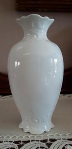 Vase en porcelaine blanche, Enlèvement ou Envoi