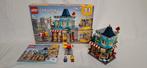 Lego 31105 Townhouse Toy Store, Ophalen of Verzenden, Zo goed als nieuw, Complete set, Lego