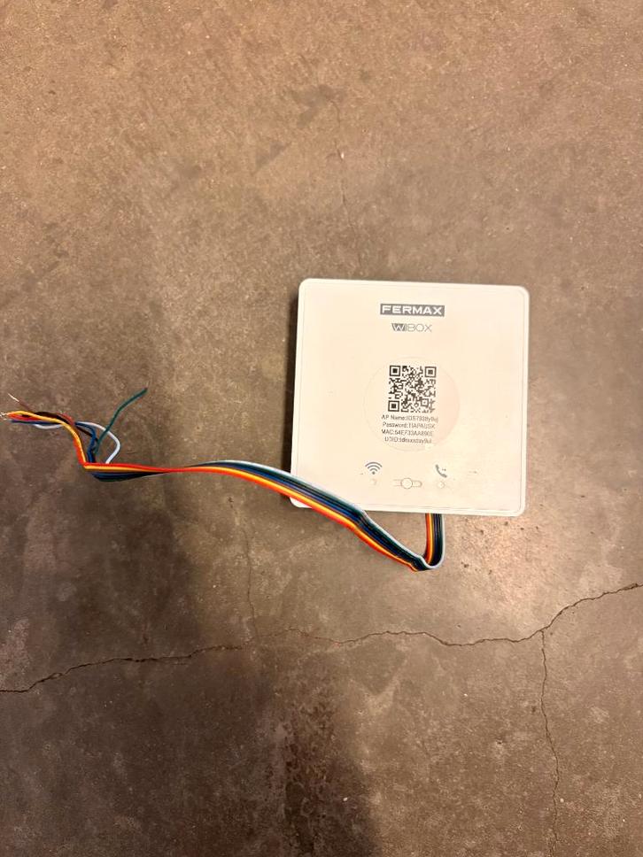 Fermax WiBox — Mise à niveau WiFi pour visiophone, Maison & Meubles, Sonnettes, Comme neuf, Filaire, Compatible avec les smartphones