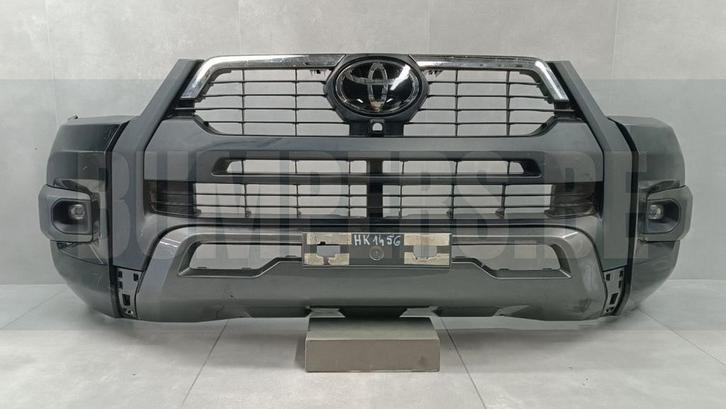 Bumper TOYOTA HILUX 8 FACELIFT INVINCIBLE 19-52410-YP020 Voo, Auto-onderdelen, Carrosserie, Bumper, Voor, Gebruikt, 6 maanden garantie