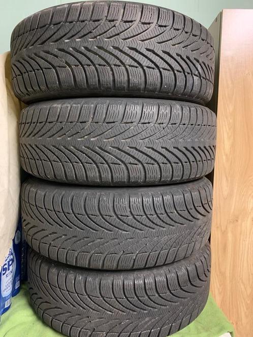 Vier winterbanden auto met velgen 205/55 R16, Autos : Pièces & Accessoires, Pneus & Jantes, Jante(s), Pneus hiver, 16 pouces, 205 mm