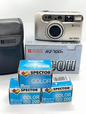 Nieuw in doos: Ricoh point and shoot camera met 3x 35mm film beschikbaar voor biedingen