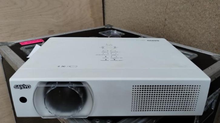LIQUIDATIE - SANYO PLC-XU105-projector, Audio, Tv en Foto, Beamers, Gebruikt, LCD, Ophalen